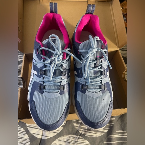 Great condition, gel ASICS size 8/12 - Picture 1 of 7